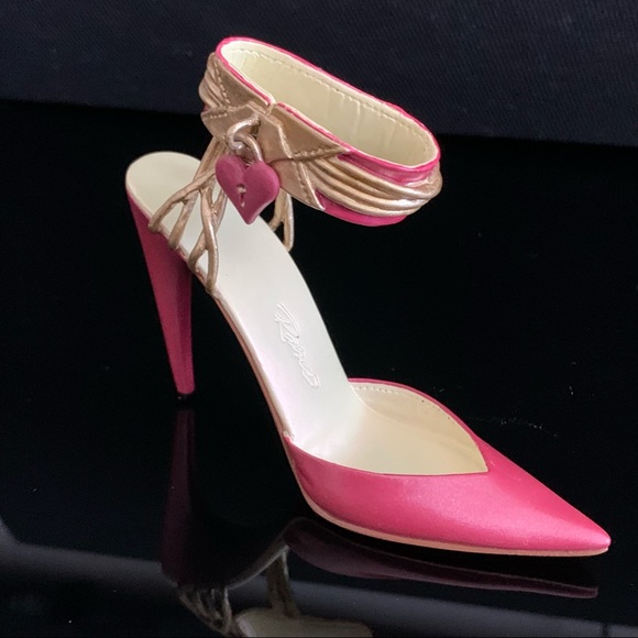 Just The Right Shoe Other - Just The Right Shoe Willitts Raine Captive Heart